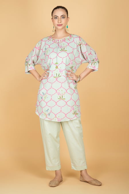 Tanu Malhotra Green Cotton Embroidery Round Neck Floral Print Short Kurta And Pant Set