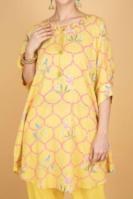 Tanu Malhotra_Yellow Cotton Embroidery Round Neck Floral Print Lime Kurta And Pant Set _Online_at_Aza_Fashions