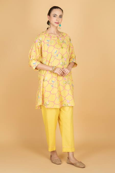 Tanu Malhotra_Yellow Cotton Embroidery Round Neck Floral Print Lime Kurta And Pant Set _at_Aza_Fashions