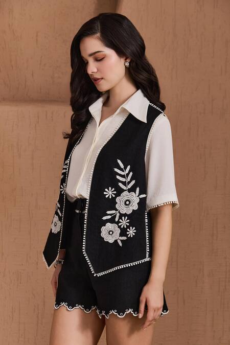 Label Deepika Nagpal Black Cotton, Linen Embroidery V-neck, Collared Floral Camille Co-ord Set Online at Aza Fashions Label Deepika Nagpal_Black Cotton, Linen Embroidery V-neck, Collared Floral Camille Co-ord Set _Online_at_Aza_Fashions