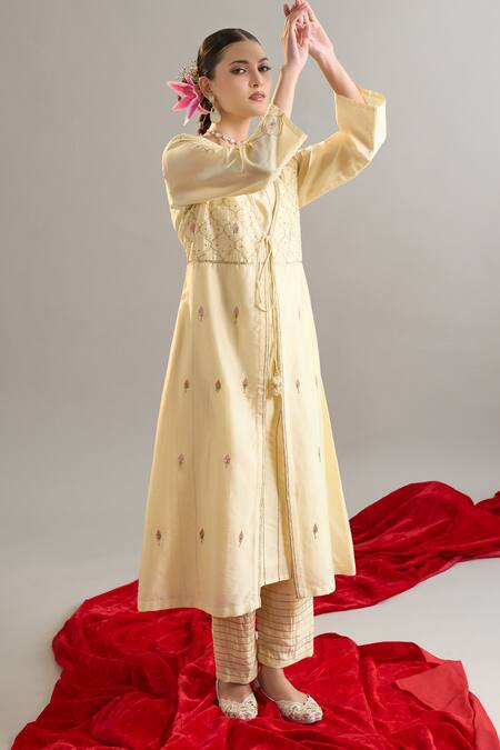 Shop Anantaa By Roohi X AZA Yellow Silk, Chanderi Gota Patti, Sequins, Embroidery V-neck Light Kurta Set Shop_Anantaa By Roohi X AZA_Yellow Silk, Chanderi Gota Patti, Sequins, Embroidery V-neck Light Kurta Set