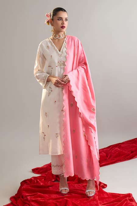 Buy_Anantaa By Roohi X AZA_Off White Silk, Chanderi Embroidery V-neck Kurta And Pant Set _Online_at_Aza_Fashions