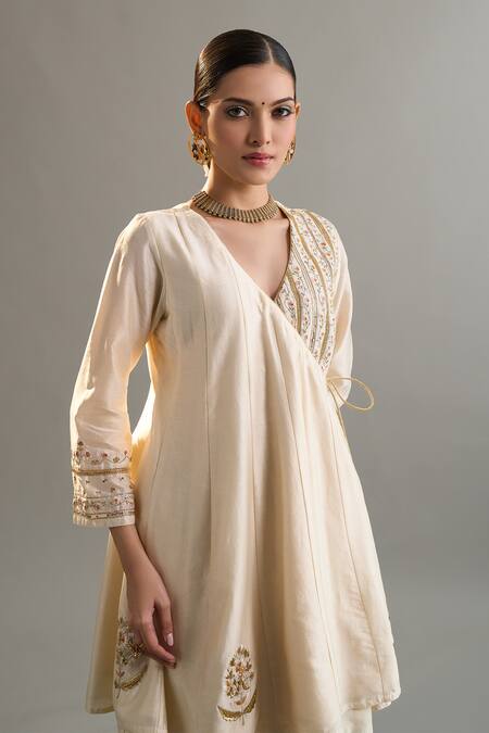 Shop Anantaa By Roohi X AZA Cream , , Sequins, Zari, Cut Anarkali And Yellow Salwar Shop_Anantaa By Roohi X AZA_Cream , , Sequins, Zari, Cut Anarkali And Yellow Salwar