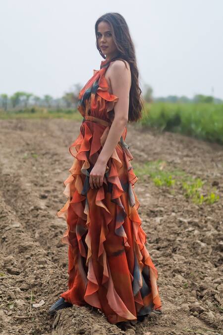 Buy_Gazab by Miku Kumar_Orange Organza Bandeau Neck Amber Drift Cape Set _Online_at_Aza_Fashions