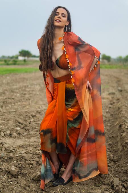 Buy_Gazab by Miku Kumar_Orange Organza Bandeau Neck Amber Drift Cape Set 