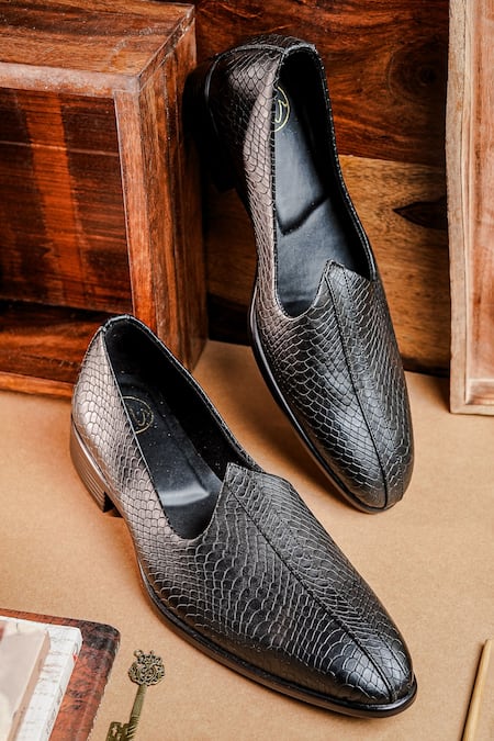 NR By Nidhi Rathi Black Patent Mid Top Slip On Mojaris 