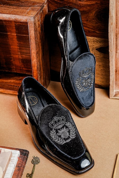 NR By Nidhi Rathi Black Colourblocked Suede Loafers 