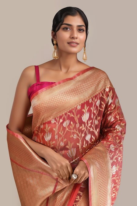Samyukta Singhania_Peach Flower Weave Banarasi Silk Saree With Running Blouse _Online_at_Aza_Fashions