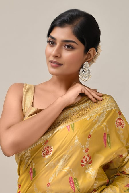 Samyukta Singhania_Yellow Flower Weave Banarasi Silk Saree With Running Blouse _at_Aza_Fashions