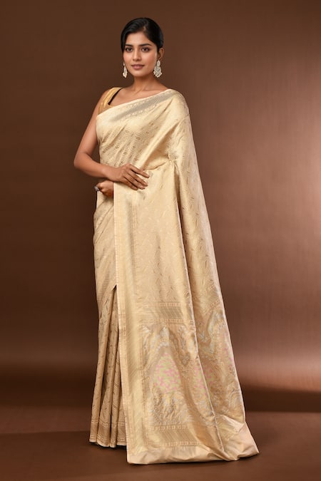 Samyukta Singhania_Cream Leaf Woven Banarasi Silk Saree With Running Blouse _at_Aza_Fashions