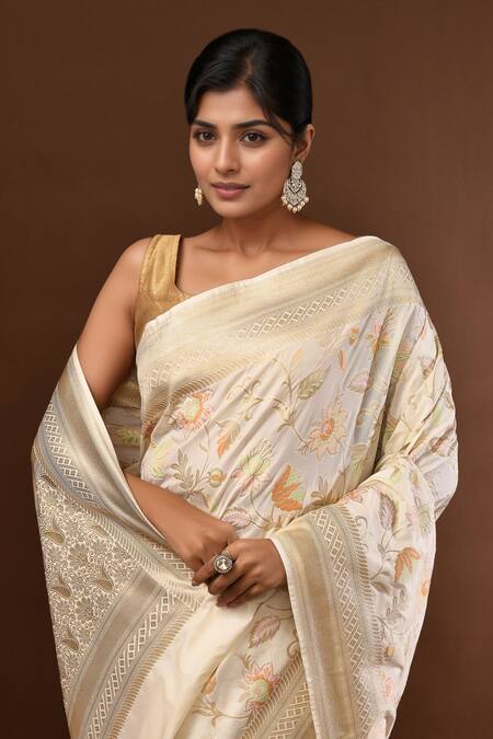 Samyukta Singhania_White Flower Weave Banarasi Silk Saree With Running Blouse _Online_at_Aza_Fashions