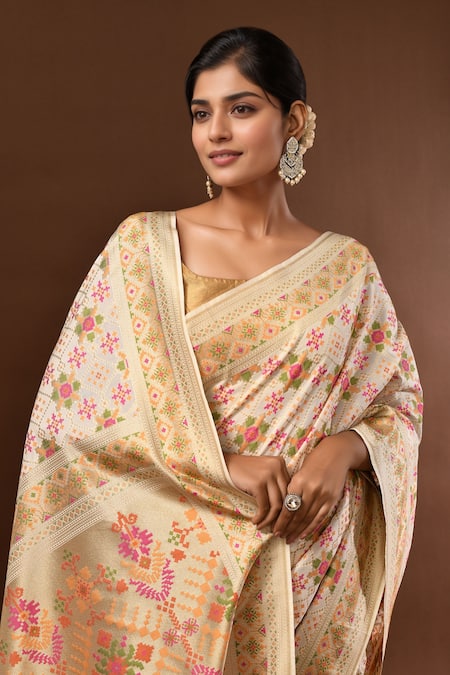Samyukta Singhania Off White Weave Patola Banarasi Saree With Running Blouse Online at Aza Fashions Samyukta Singhania_Off White Weave Patola Banarasi Saree With Running Blouse _Online_at_Aza_Fashions
