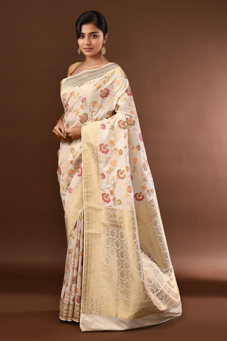 Samyukta Singhania_White Flower Banarasi Silk Saree With Running Blouse _Online_at_Aza_Fashions