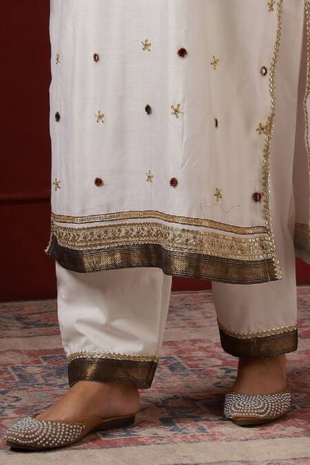 Sheeshakari_White Silk Beads, Sequins Round Neck Embellished Kurta Pant Set _at_Aza_Fashions