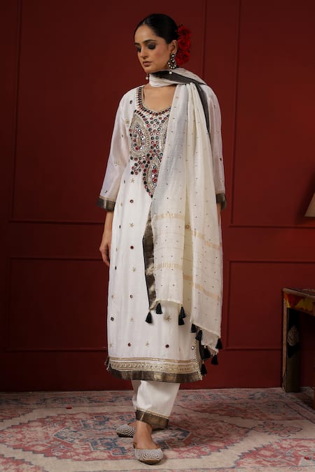Buy_Sheeshakari_White Silk Beads, Sequins Round Neck Embellished Kurta Pant Set 