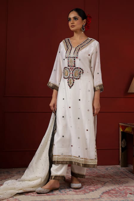 Sheeshakari White Silk Beads, Sequins Round Neck Embroidered Kurta Pant Set 