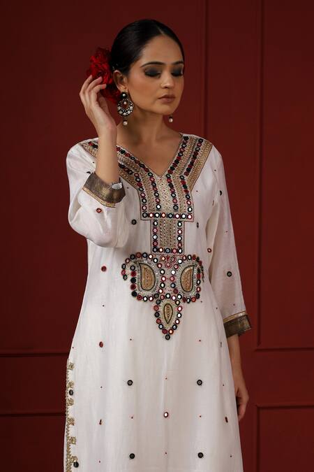Sheeshakari_White Silk Beads, Sequins Round Neck Embroidered Kurta Pant Set _at_Aza_Fashions
