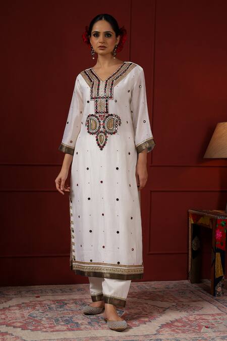 Buy_Sheeshakari_White Silk Beads, Sequins Round Neck Embroidered Kurta Pant Set 