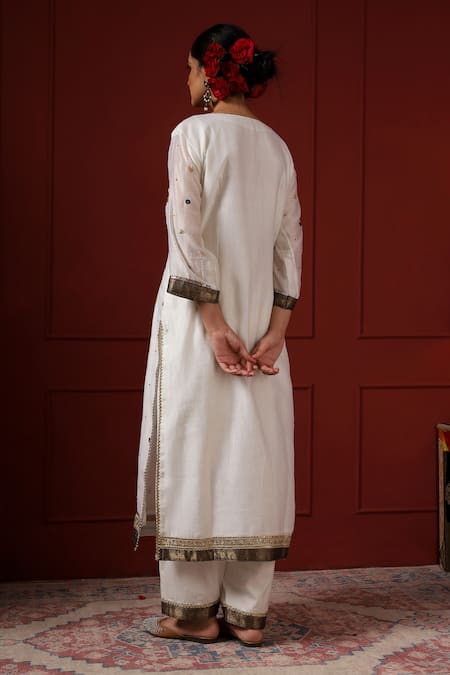 Sheeshakari White Silk Embroidered Kurta Set 