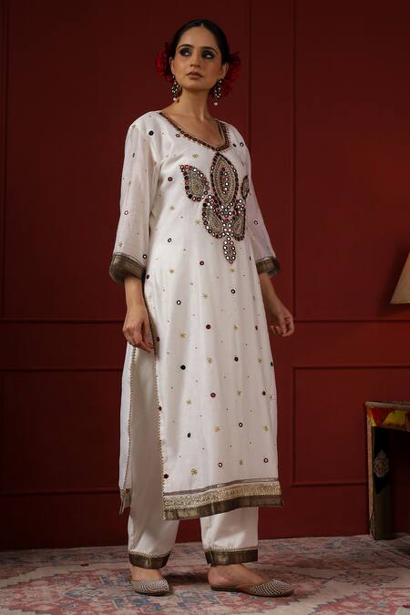 Sheeshakari_White Silk Embroidery, Sequins Round Neck Kurta Set _Online_at_Aza_Fashions