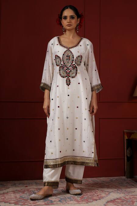 Buy_Sheeshakari_White Silk Embroidery, Sequins Round Neck Kurta Set _Online_at_Aza_Fashions
