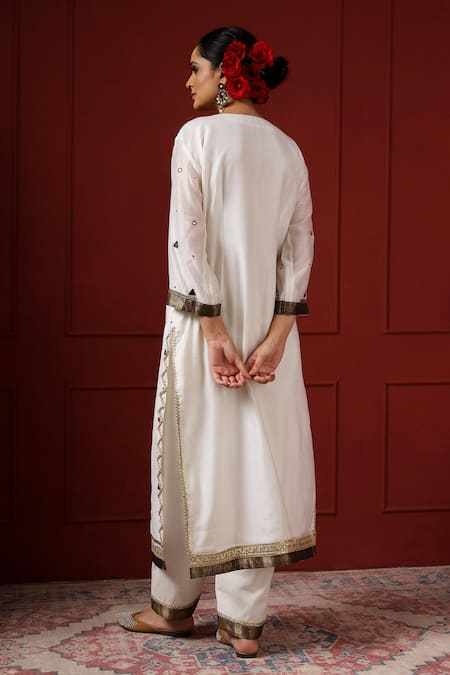 Sheeshakari White Embroidered Kurta Pant Set 