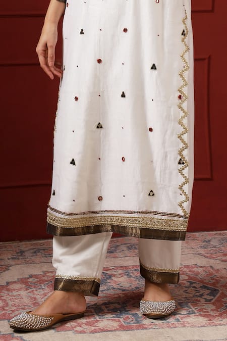 Sheeshakari_White Silk Embroidery, Sequins Round Neck Kurta Pant Set _Online_at_Aza_Fashions