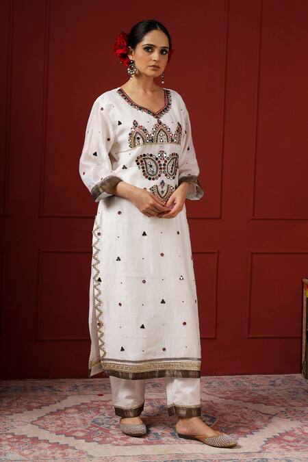 Buy_Sheeshakari_White Silk Embroidery, Sequins Round Neck Kurta Pant Set 