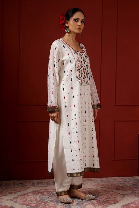 Sheeshakari_White Silk Embroidery Round Neck Kurta Set _Online_at_Aza_Fashions