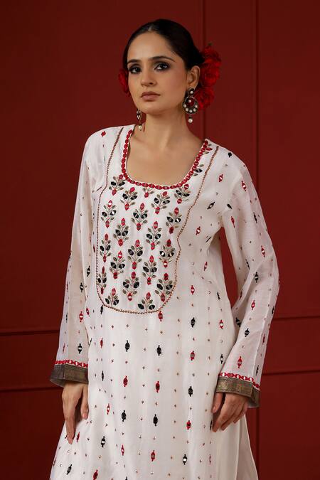 Buy_Sheeshakari_White Silk Embroidery Round Neck Kurta Set _Online_at_Aza_Fashions