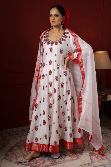 Sheeshakari White Silk Embroidery Round Neck Designer Anarkali Set 