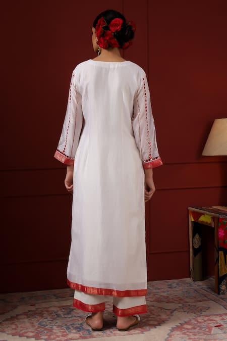 Sheeshakari White Silk Embroidered Kurta Set 