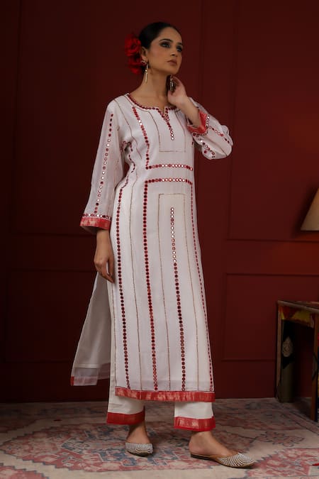Buy_Sheeshakari_White Silk Tassels Round Neck Embroidered Kurta Set _Online_at_Aza_Fashions