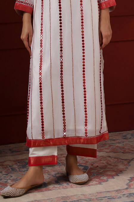 Sheeshakari_White Silk Tassels Round Neck Embroidered Kurta Set _at_Aza_Fashions