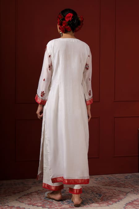 Sheeshakari White Silk Embroidered Kurta Set 