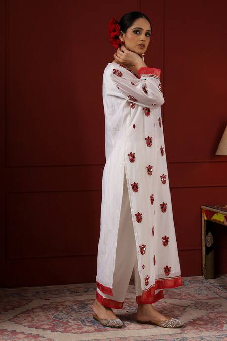 Shop_Sheeshakari_White Silk Embroidery Round Neck Kurta Set _Online_at_Aza_Fashions