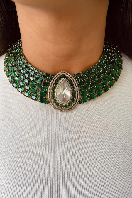 Prerto Emerald Kundan Tear Drop Necklace Set 