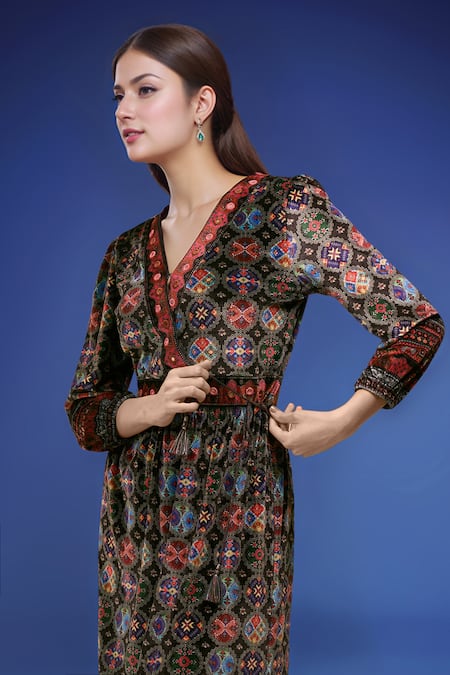 Shop_Samyukta Singhania_Black Polyester V-neck Printed Dress With Belt _Online_at_Aza_Fashions