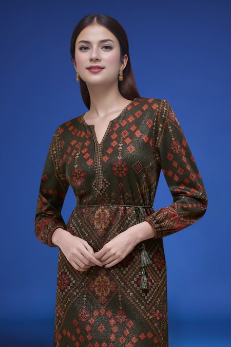 Samyukta Singhania_Green Polyester Split V-neck Printed Kurta Pant Set _at_Aza_Fashions