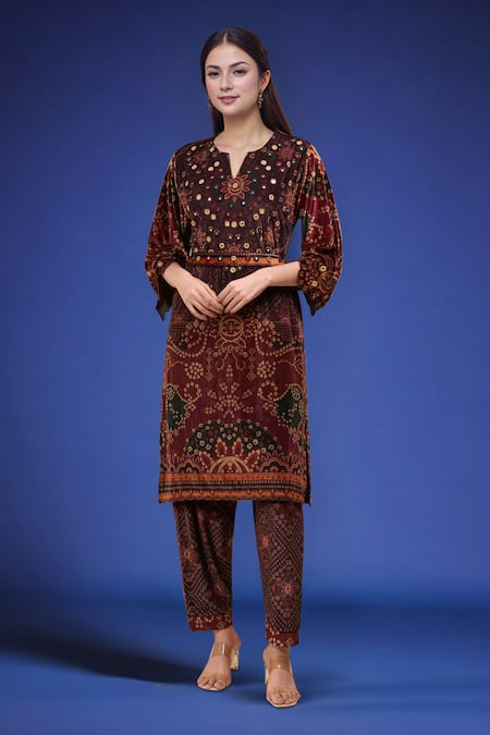 Samyukta Singhania_Burgundy Polyester Sequins Split V-neck Maroon Printed Kurta And Pant Set _Online_at_Aza_Fashions