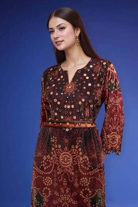 Samyukta Singhania_Burgundy Polyester Sequins Split V-neck Maroon Printed Kurta And Pant Set _at_Aza_Fashions