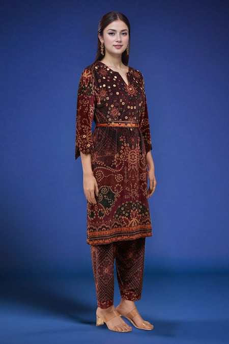 Buy_Samyukta Singhania_Burgundy Polyester Sequins Split V-neck Maroon Printed Kurta And Pant Set 