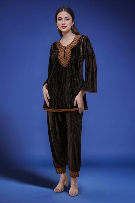Samyukta Singhania_Black Polyester Embroidery Round Neck Velvet Kurta And Pant Set _Online_at_Aza_Fashions