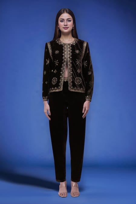Buy_Samyukta Singhania_Black Polyester Embroidery Round Neck Velvet Jacket And Pant Set 