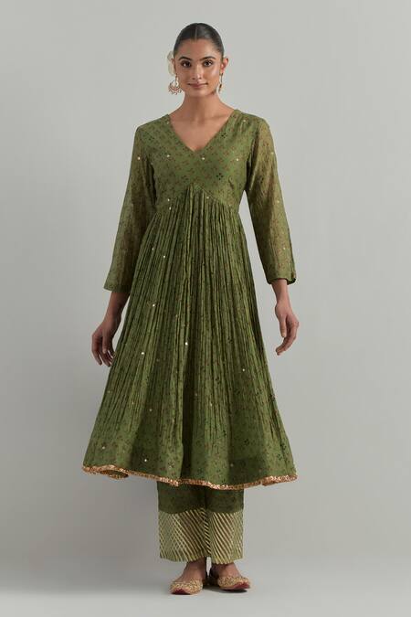 Ikshita Choudhary_Green Chanderi Embroidery V-neck Block Printed Anarkali Set _Online_at_Aza_Fashions