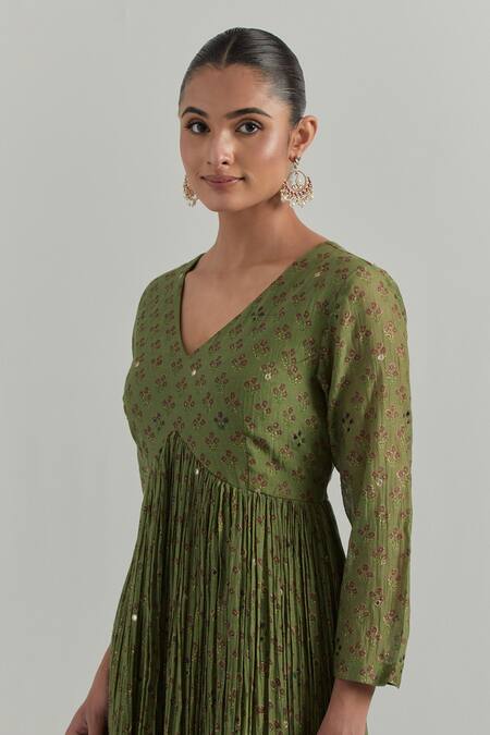 Buy_Ikshita Choudhary_Green Chanderi Embroidery V-neck Block Printed Anarkali Set _Online_at_Aza_Fashions