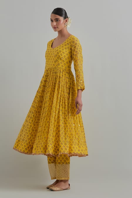 Ikshita Choudhary_Yellow Chanderi Embroidery Round Neck Block Printed Anarkali Set _at_Aza_Fashions