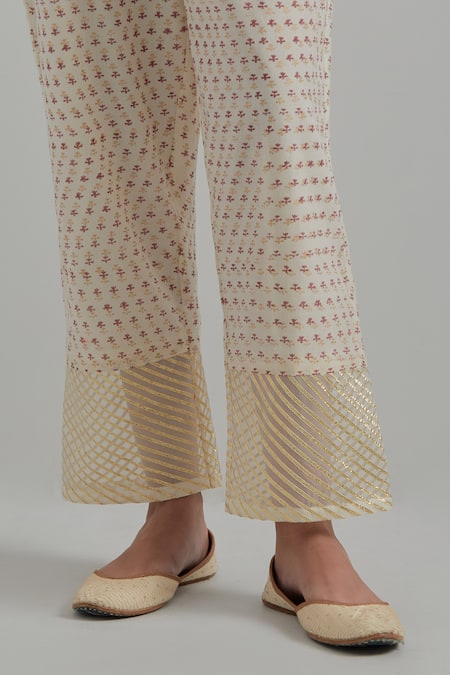 Ikshita Choudhary_White Chanderi Embroidery V-neck Block Print Anarkali Set _Online_at_Aza_Fashions