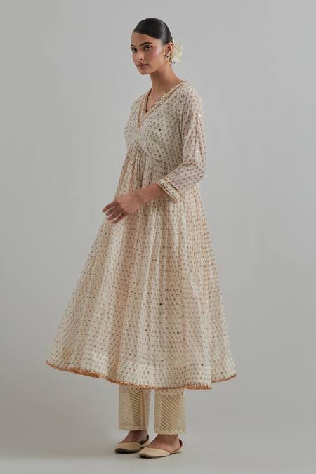 Buy_Ikshita Choudhary_White Chanderi Embroidery V-neck Block Print Anarkali Set _Online_at_Aza_Fashions