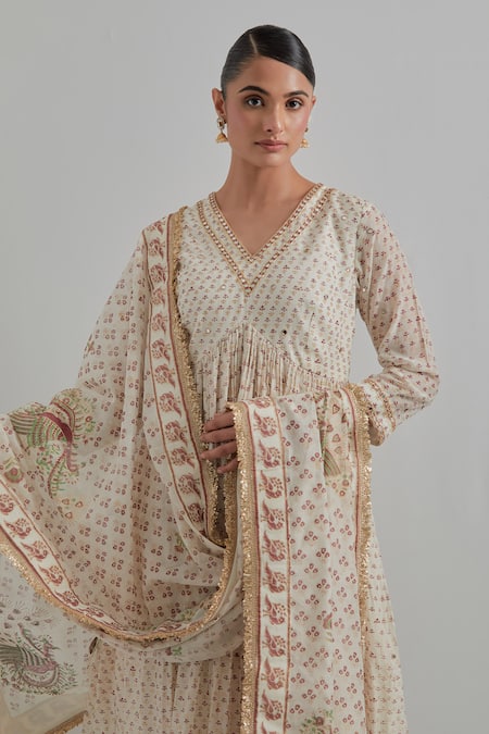 Ikshita Choudhary_White Chanderi Embroidery V-neck Block Print Anarkali Set _at_Aza_Fashions